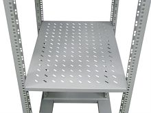 картинка Полка для стоек гл. 800-980 (440x770) серая, с фронтальными направляющими, без крепежа, "P" от магазина Интерком-НН